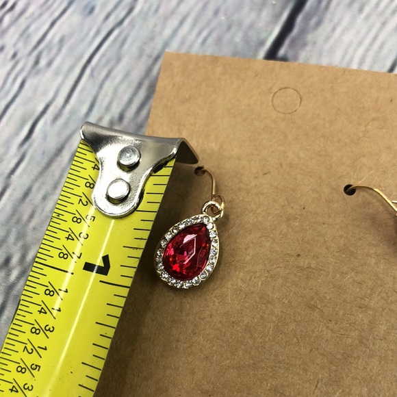 5/$25 Victorian chic gold tone red tear drop sparkly dangle statement earrings - Picture 9 of 9